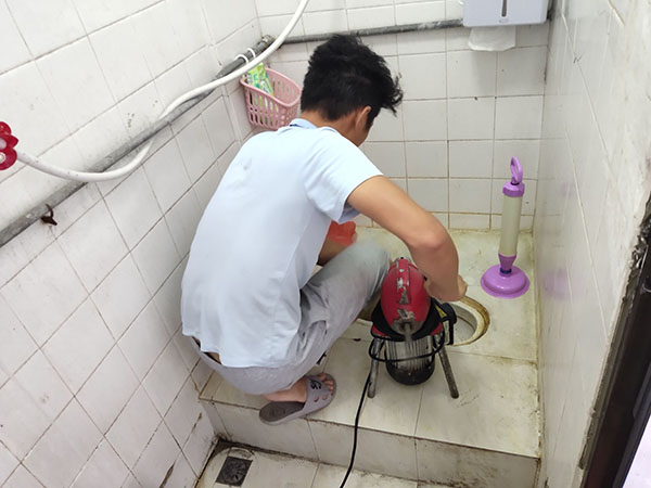 溧阳肥皂掉到马桶里把马桶堵住了怎么办？马桶堵住了怎么办