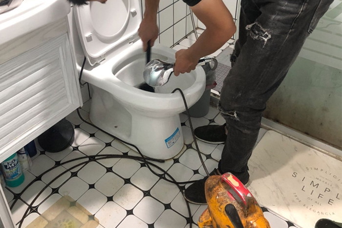 溧阳马桶堵塞自己疏通还是找师傅？专业上门服务让你省时更省心